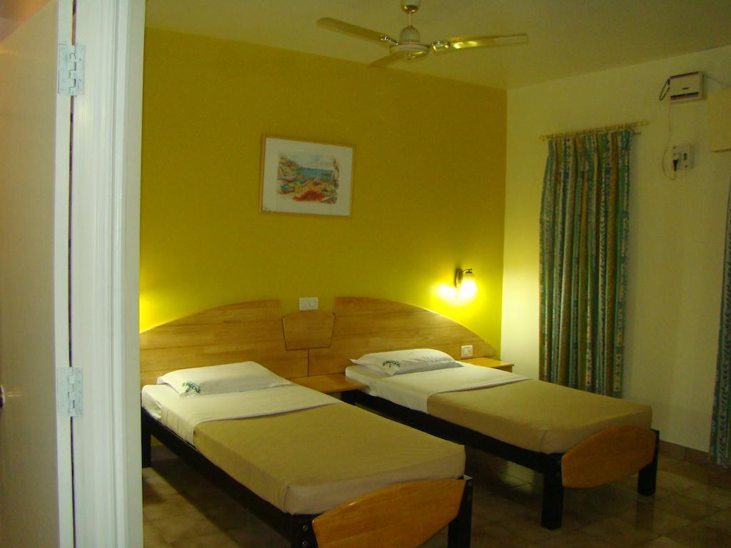 Tom'S Hotel Μπανγκαλόρ Δωμάτιο φωτογραφία